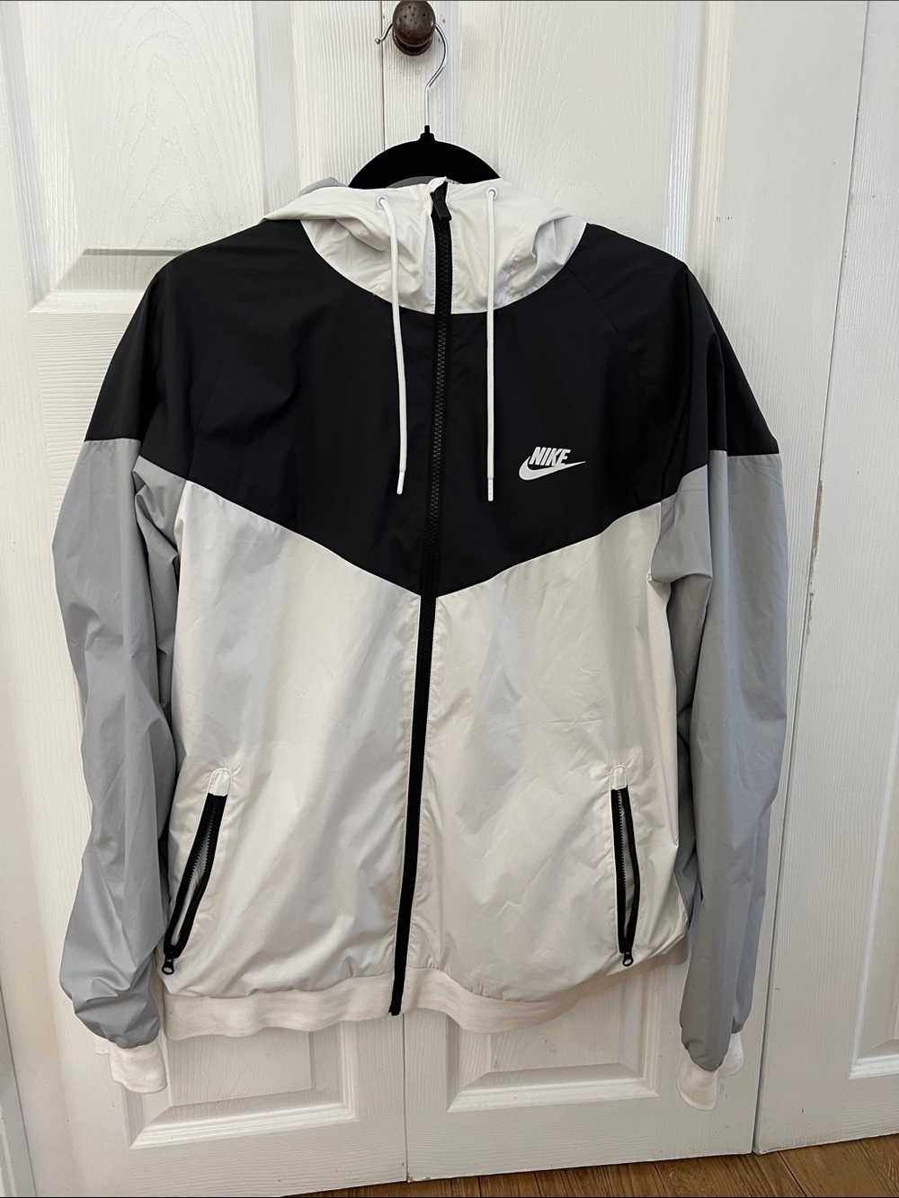 Nike Men’s Black, Light Gray & White Hooded Windbreaker